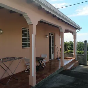 Beau F2 Avec Vue Sur Les Saintes Appartement